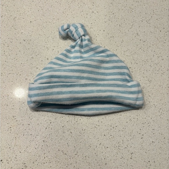 14 PIECE Newborn Bundle, Various Brands - Picture 5 of 13